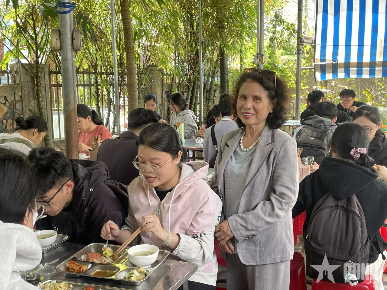 Quán cơm nghĩa tình nâng bước sinh viên nghèo ở Huế